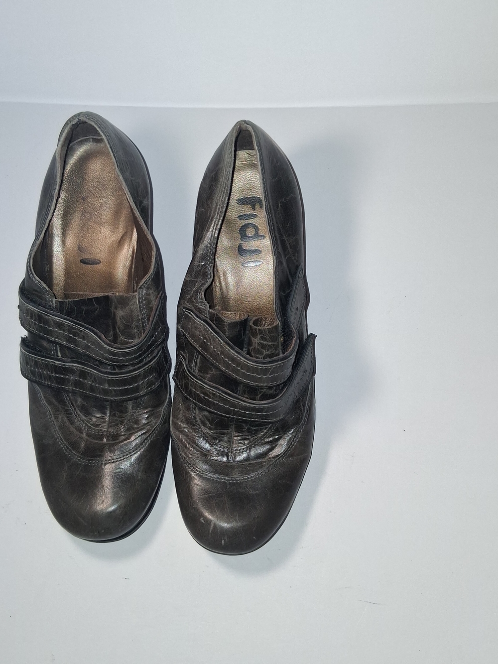 Fidji Women's Gray Distressed Slip-On Heels